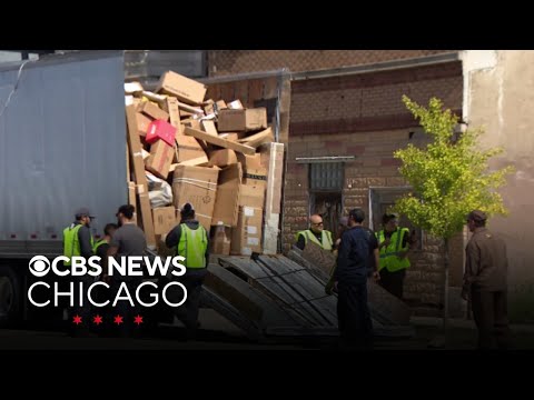 After UPS truck damaged by Chicago viaduct, thieves try to steal packages