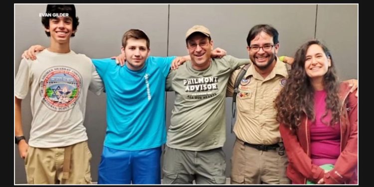 Jewish scouts perform CPR and save man experiencing cardiac arrest on flight to LaGuardia Airport