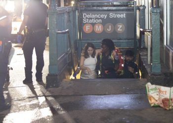 2 women shoved off subway platform at Delancey Street-Essex Street station