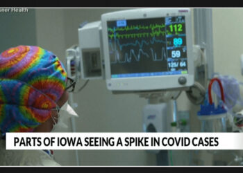 Iowa facilities reinstate mask mandates following a surge in COVID cases